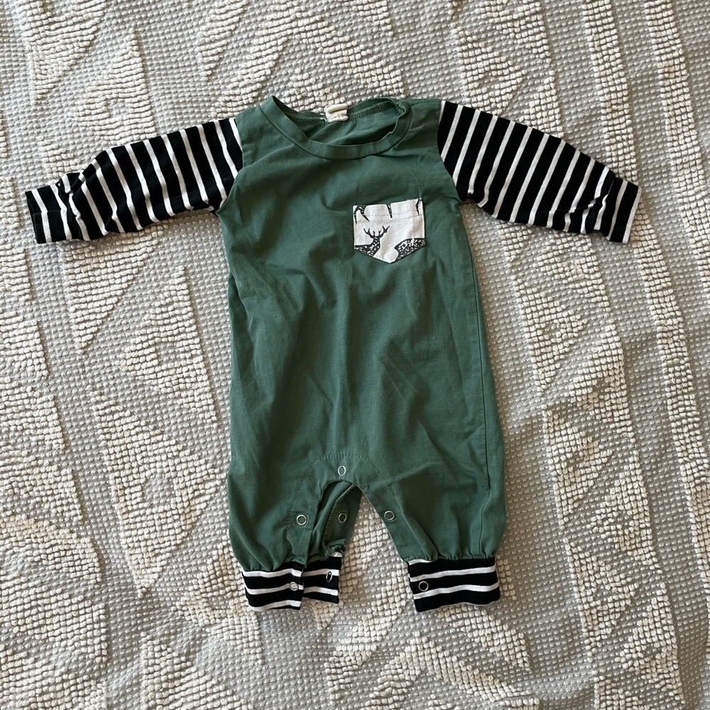 Long sleeved onesie - deer